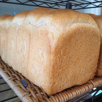 国産小麦90　ライ麦10の食パン.jpg